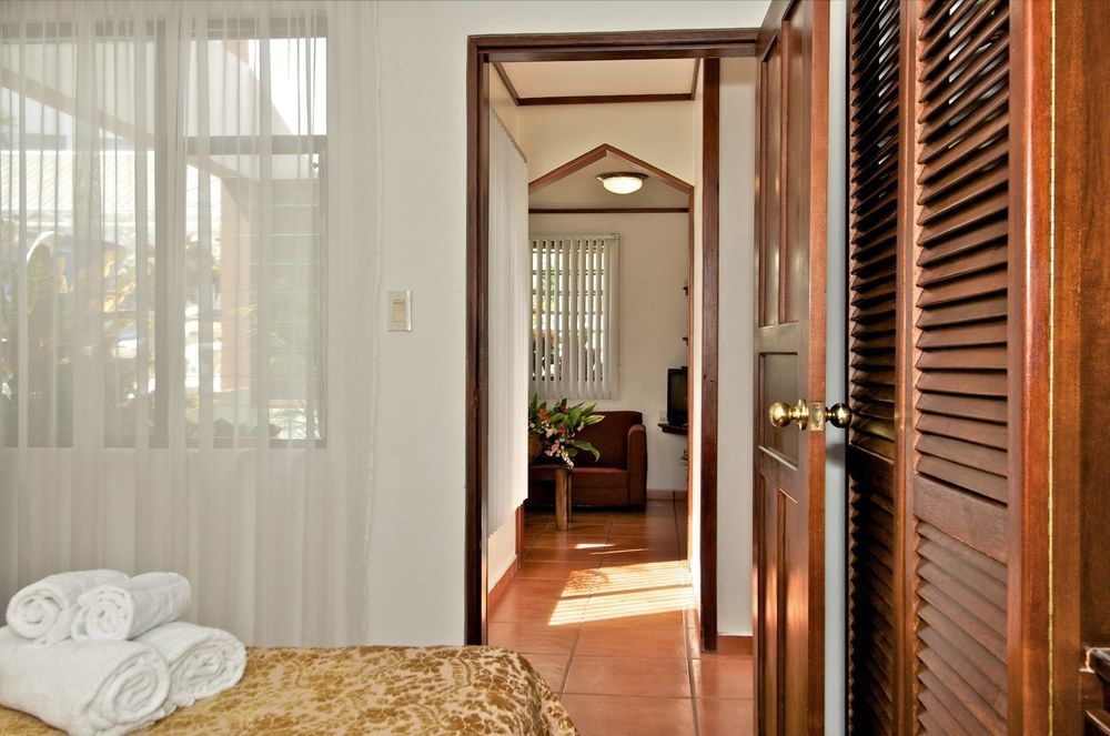 Hotel Residence Inn Suites Cristina San José Buitenkant foto