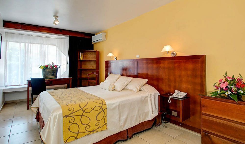 Hotel Residence Inn Suites Cristina San José Buitenkant foto